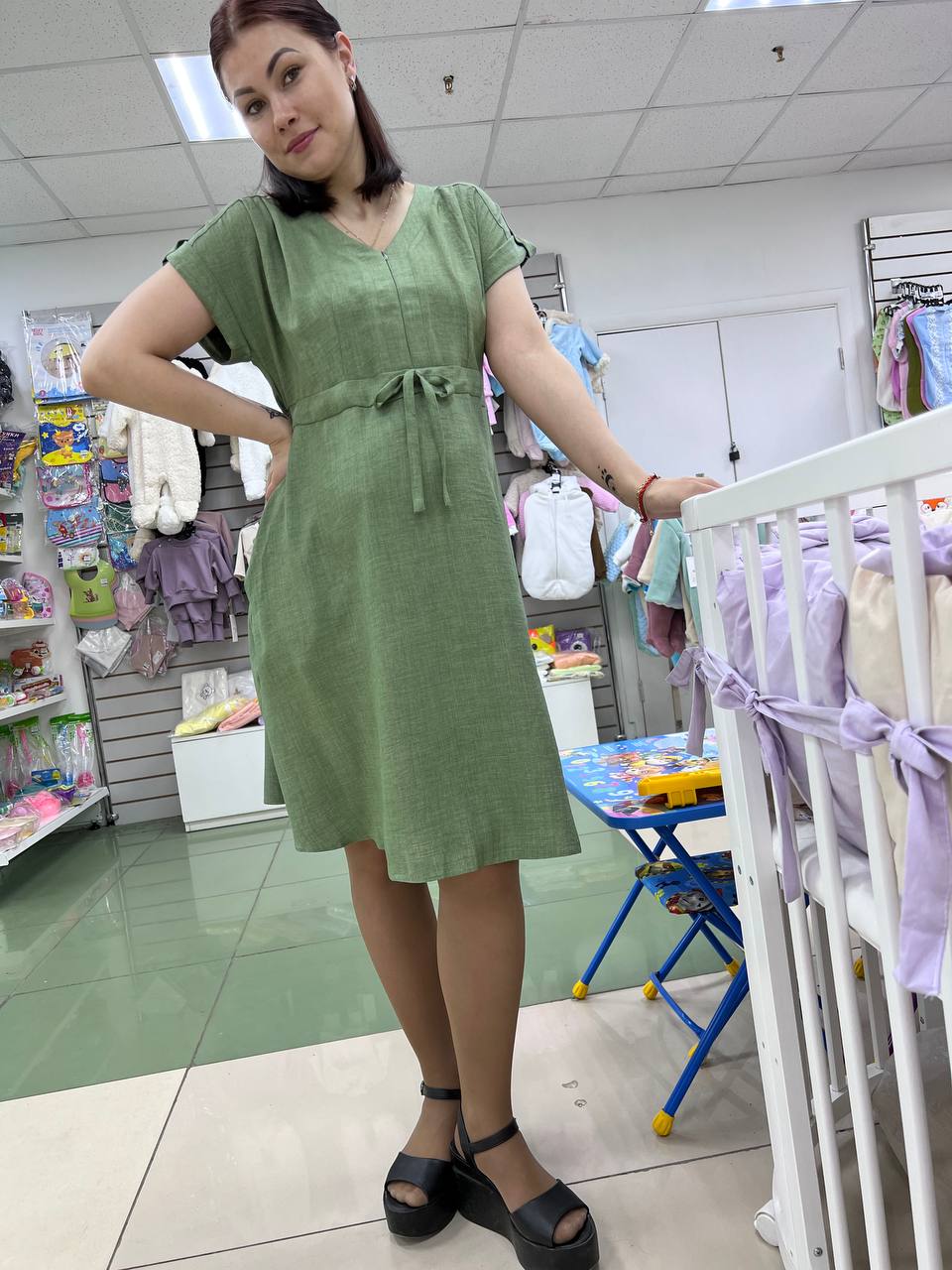 Комфортное платье для беременных и кормящих мам
